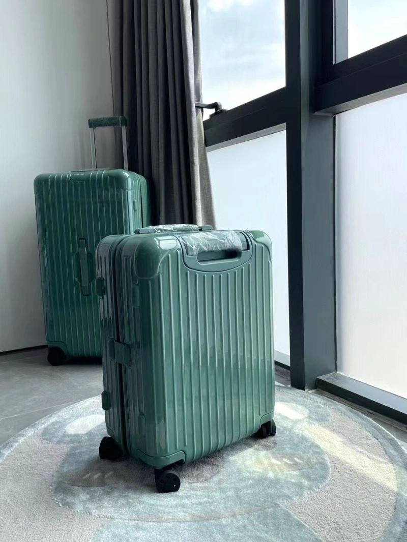 Rimowa Suitcase Durable 69366
