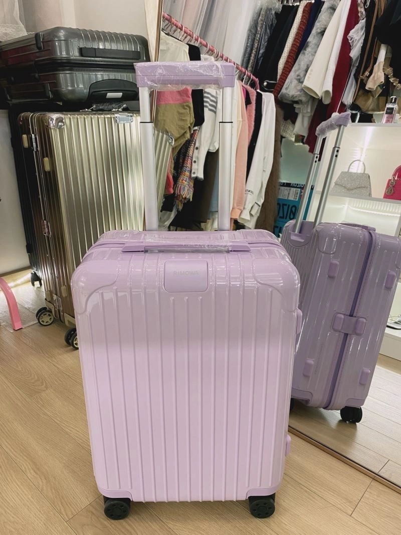 Neat Rimowa Suitcase 69354