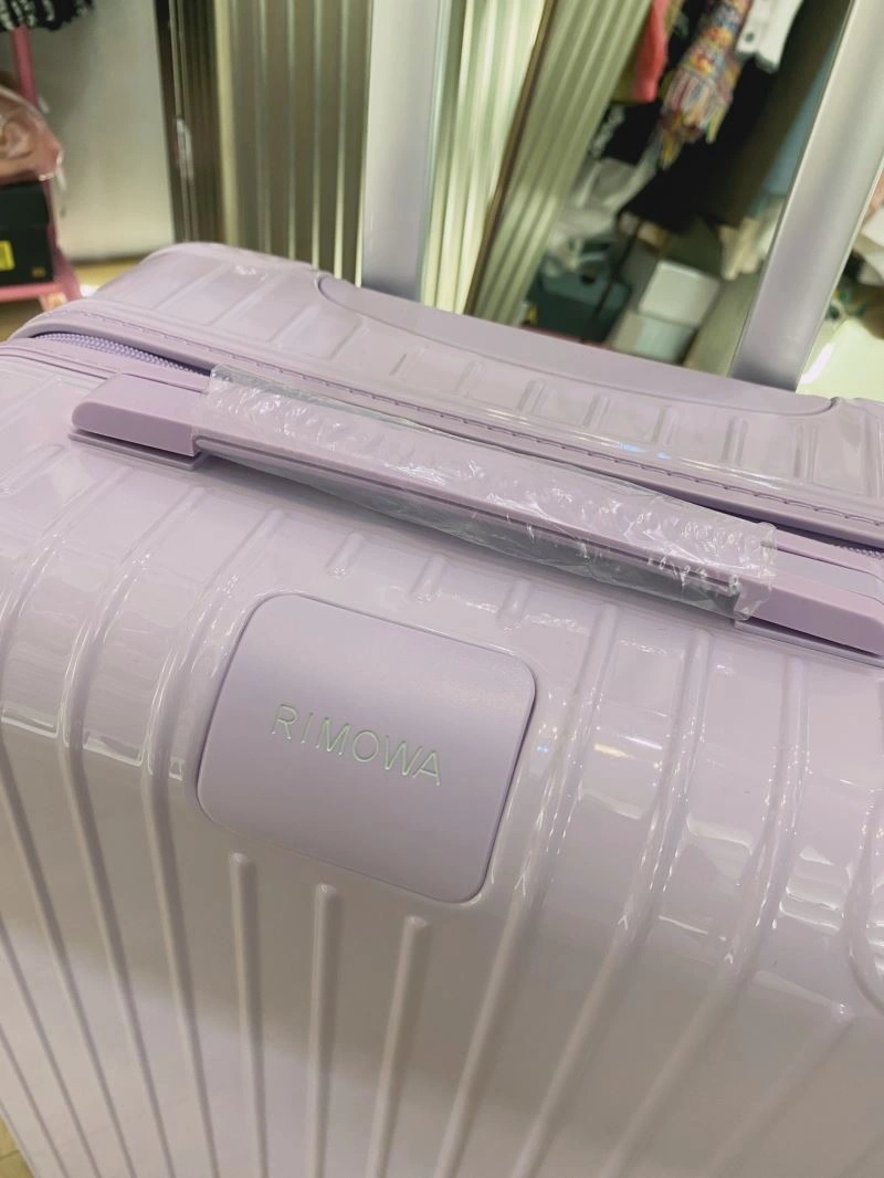 Neat Rimowa Suitcase 69354