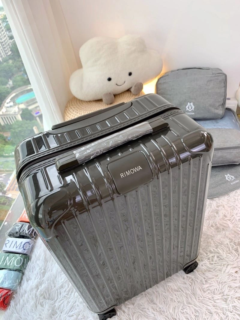 Durable Rimowa Suitcase 69353