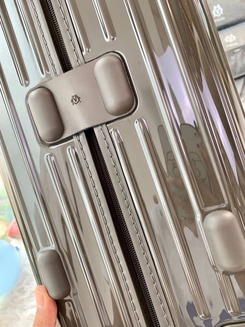 Durable Rimowa Suitcase 69353