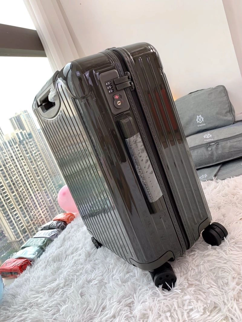Durable Rimowa Suitcase 69353