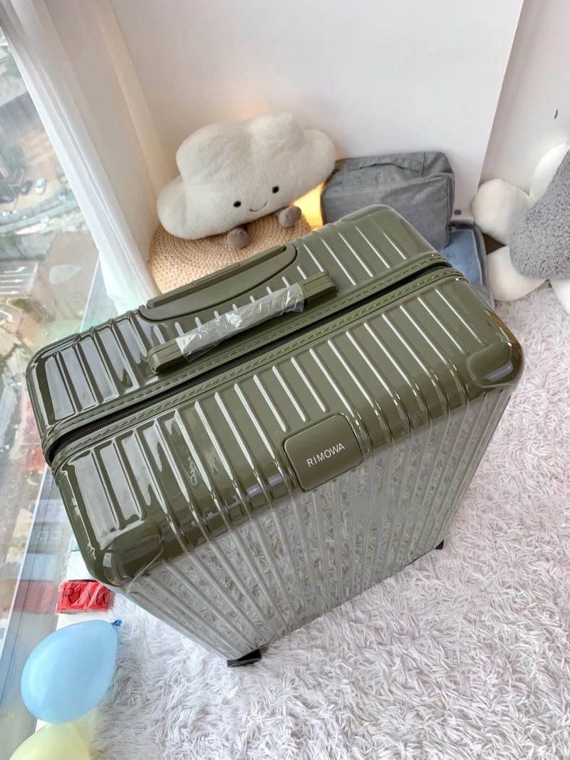 Lightweight Rimowa Suitcase 69352