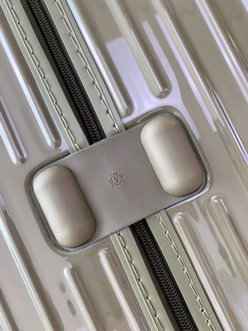 Lightweight Rimowa Suitcase 69352