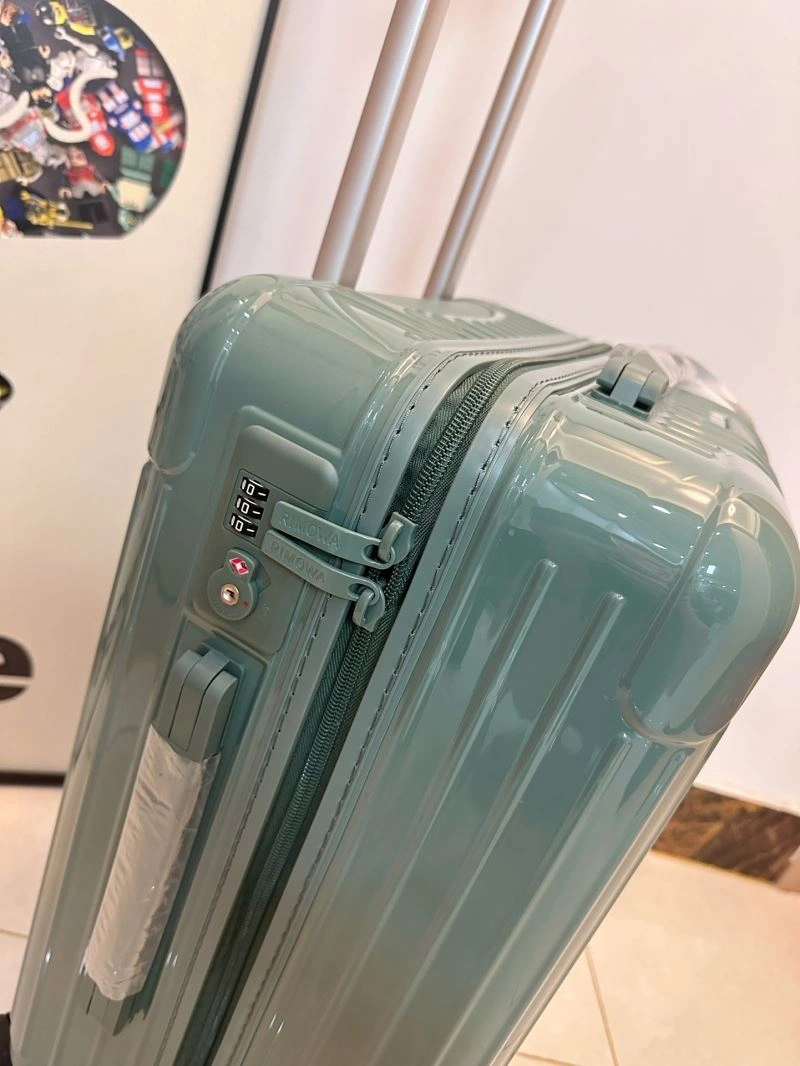 Seasonal Rimowa Suitcase 69349