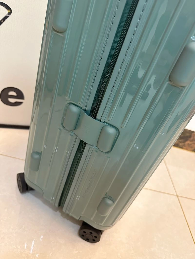 Seasonal Rimowa Suitcase 69349