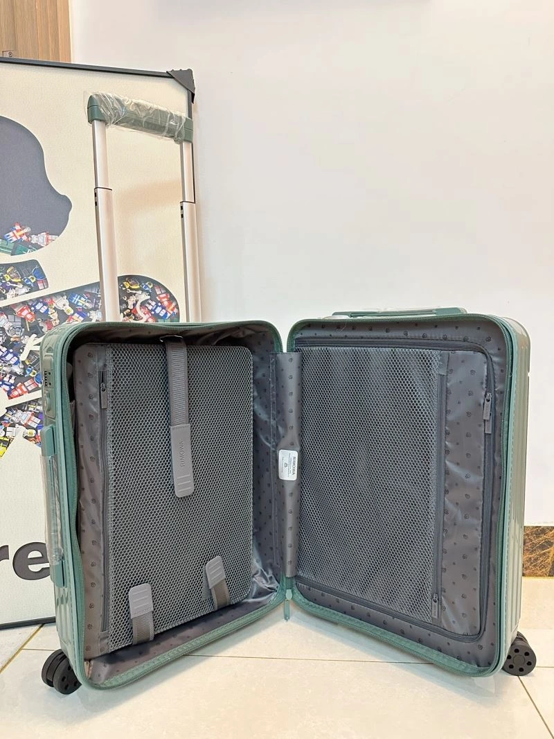 Seasonal Rimowa Suitcase 69349