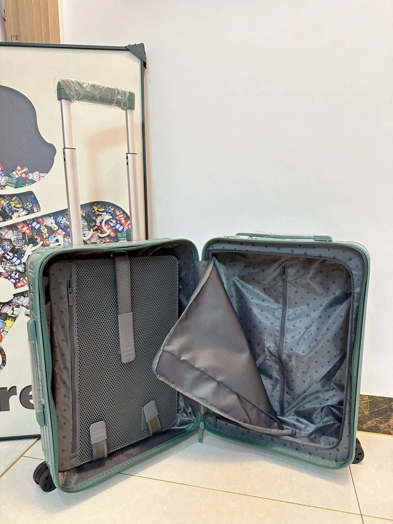 Seasonal Rimowa Suitcase 69349