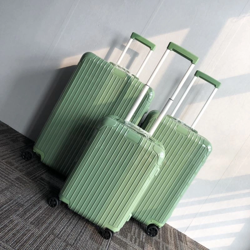 Versatile Rimowa Suitcase 69346