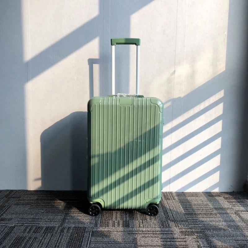 Versatile Rimowa Suitcase 69346