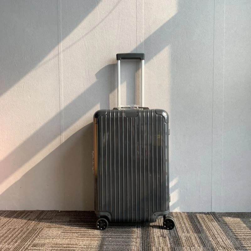 Rimowa Suitcase Resilient 69341