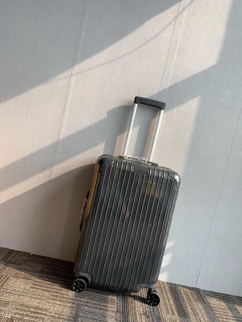 Rimowa Suitcase Resilient 69341