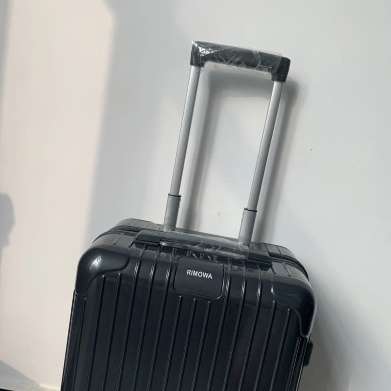Rimowa Suitcase Resilient 69341