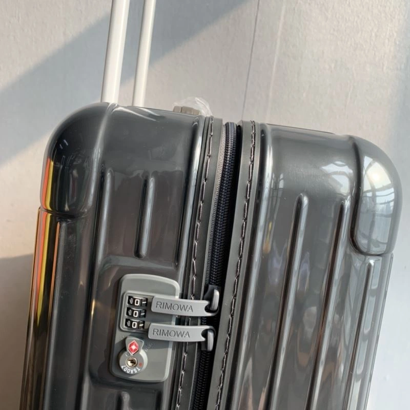 Rimowa Suitcase Resilient 69341