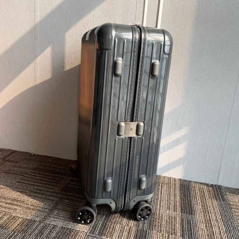 Rimowa Suitcase Resilient 69341