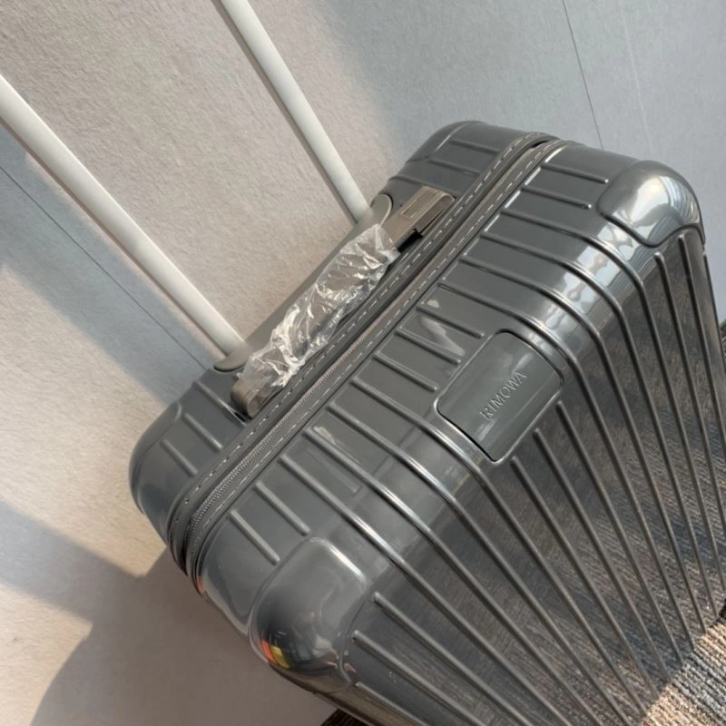 Rimowa Suitcase Resilient 69341