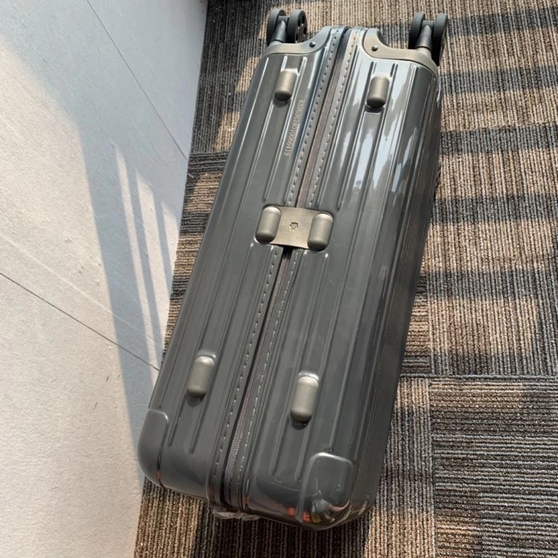 Rimowa Suitcase Resilient 69341
