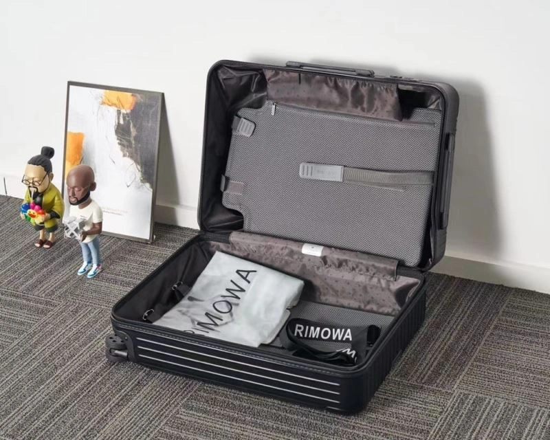 WeatherProof Rimowa Suitcase 69339
