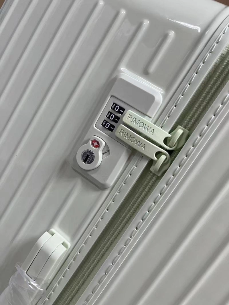 HighPerformance Rimowa Suitcase 69328