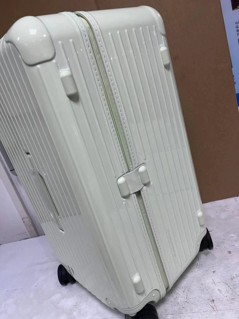 HighPerformance Rimowa Suitcase 69328