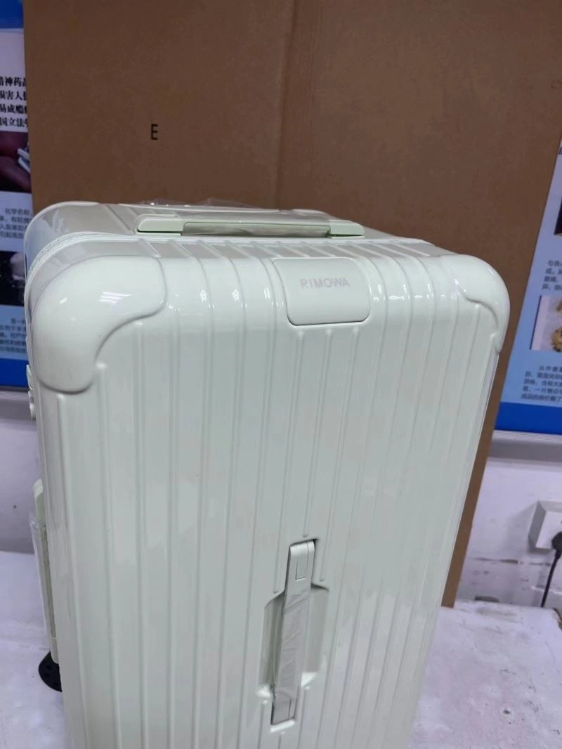 HighPerformance Rimowa Suitcase 69328