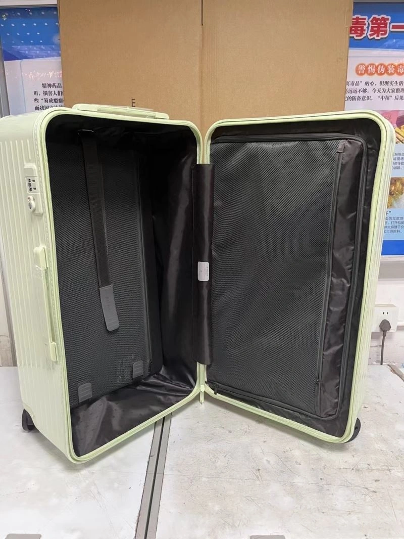 HighPerformance Rimowa Suitcase 69328