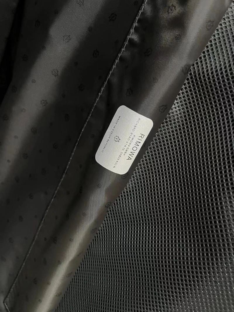 HighPerformance Rimowa Suitcase 69328