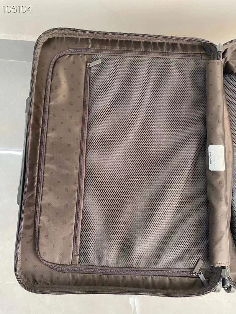 SmoothTexture Rimowa Suitcase 69271