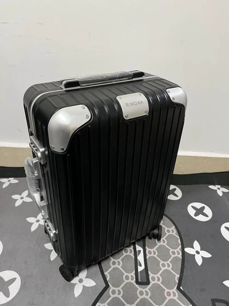 Neat Rimowa Suitcase 69321