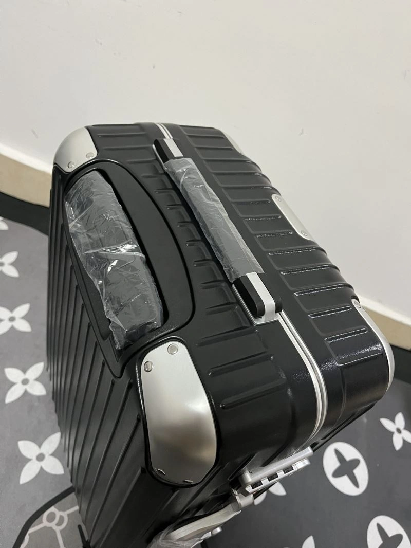 Neat Rimowa Suitcase 69321
