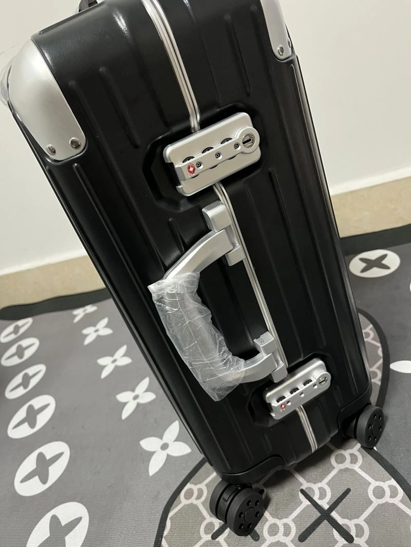 Neat Rimowa Suitcase 69321