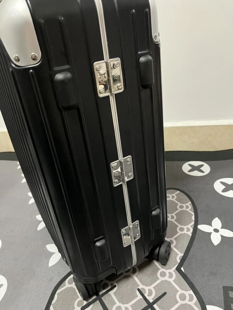 Neat Rimowa Suitcase 69321