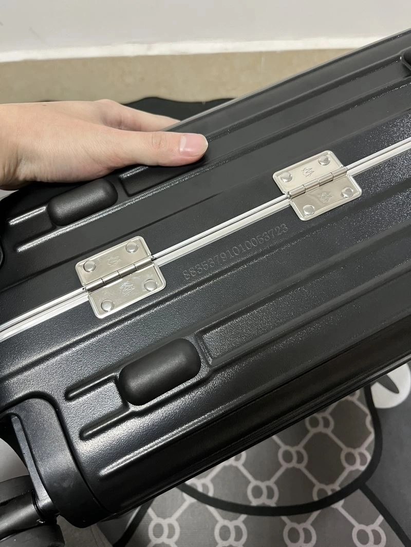 Neat Rimowa Suitcase 69321