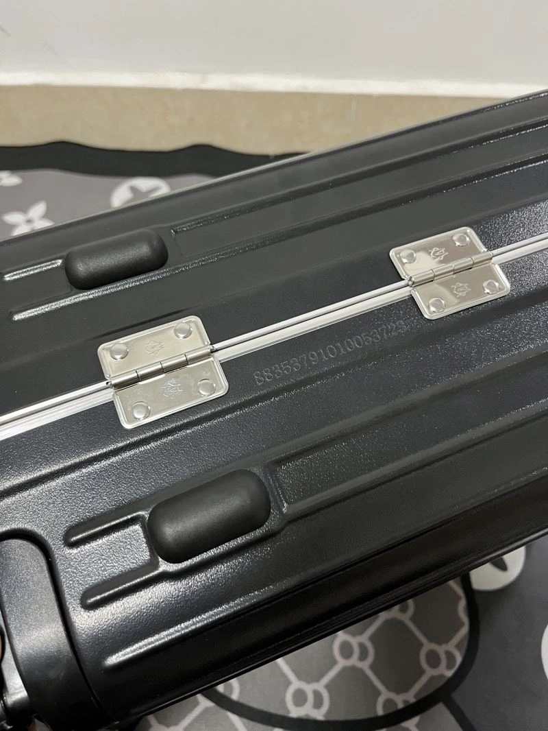 Neat Rimowa Suitcase 69321