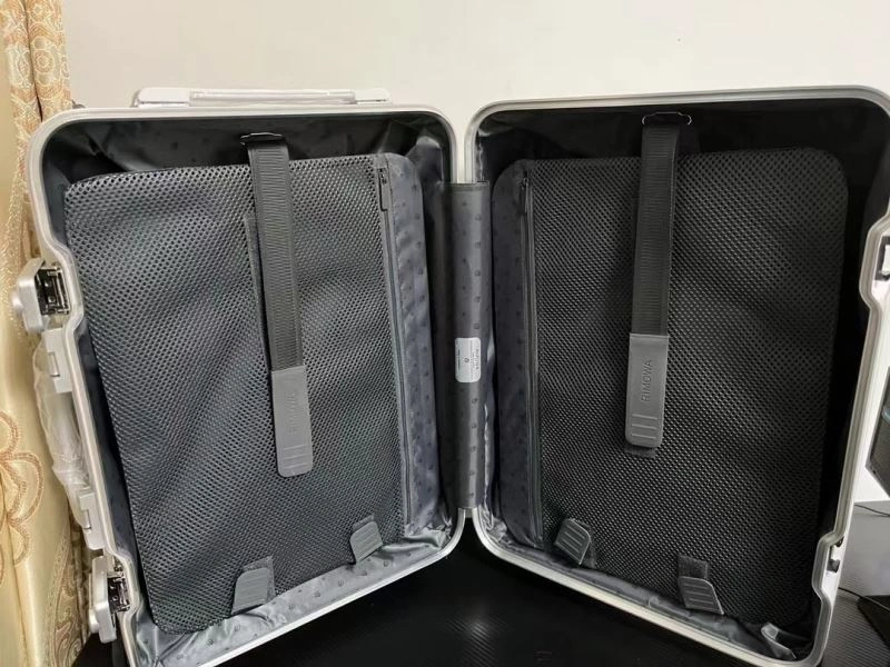 AllSeason Rimowa Suitcase 69280