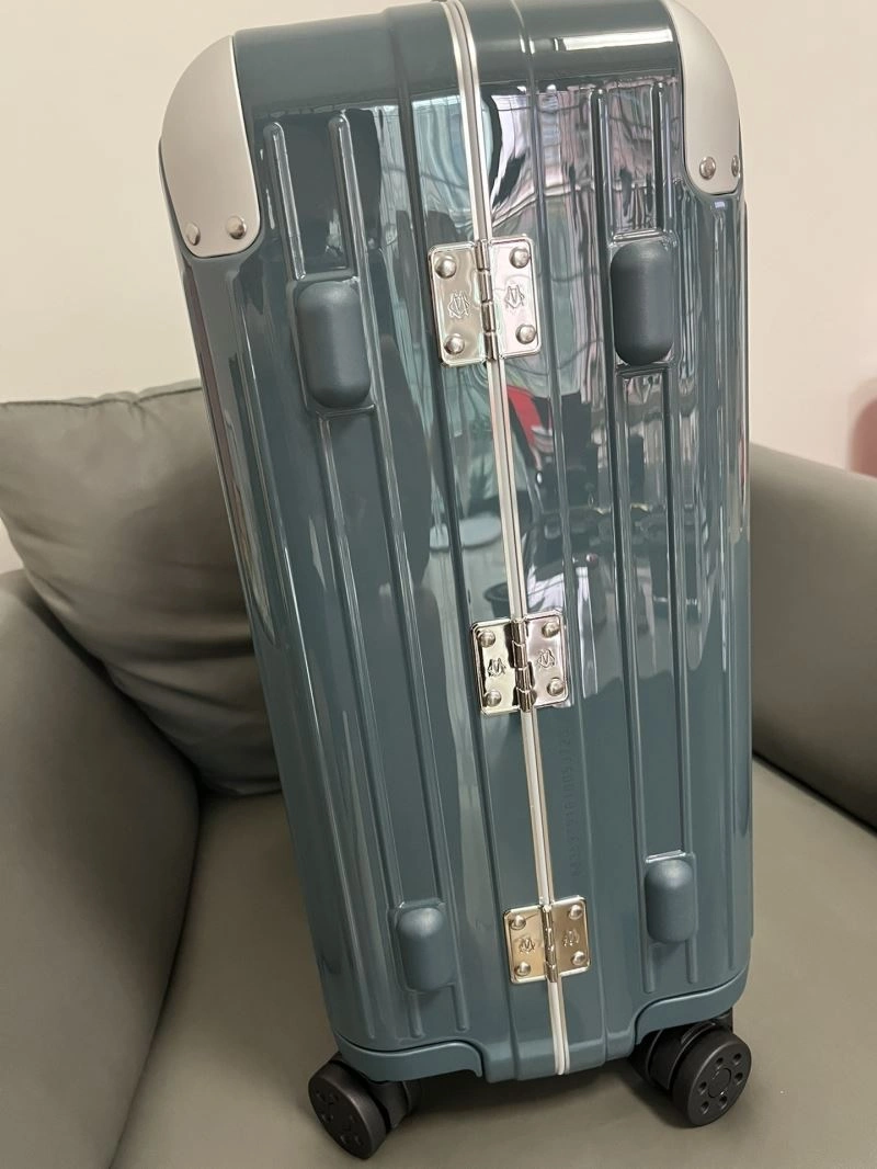 FlexibleFit Rimowa Suitcase 69277