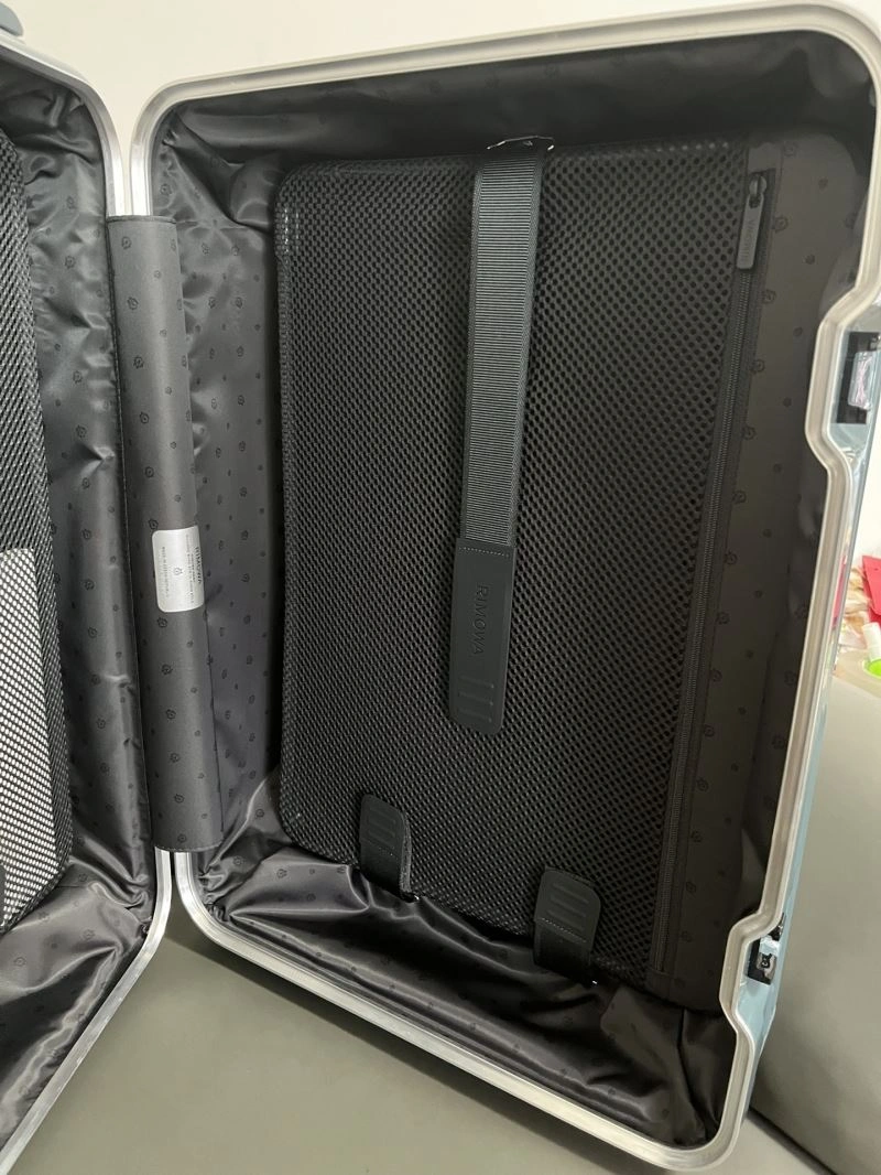 FlexibleFit Rimowa Suitcase 69277
