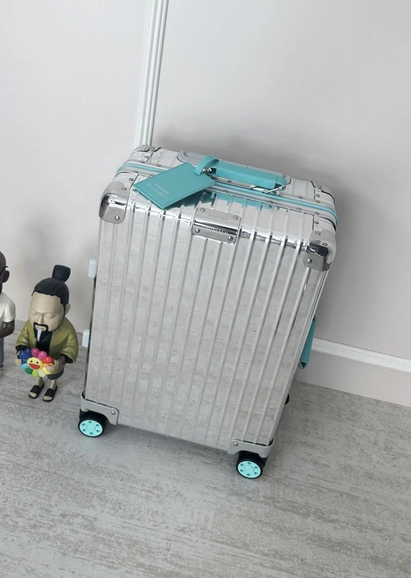 UrbanChic Rimowa x Tiffany Suitcase 69276