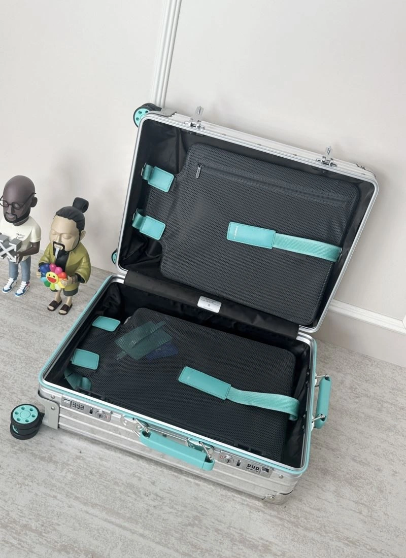 UrbanChic Rimowa x Tiffany Suitcase 69276