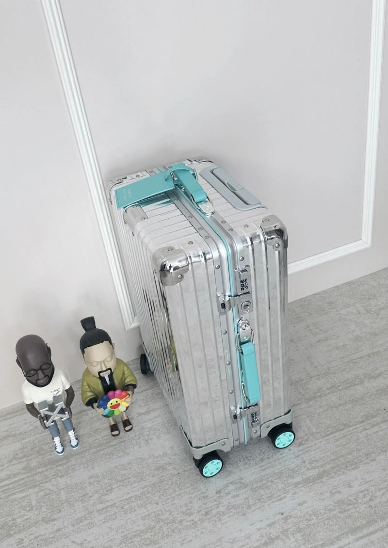 UrbanChic Rimowa x Tiffany Suitcase 69276