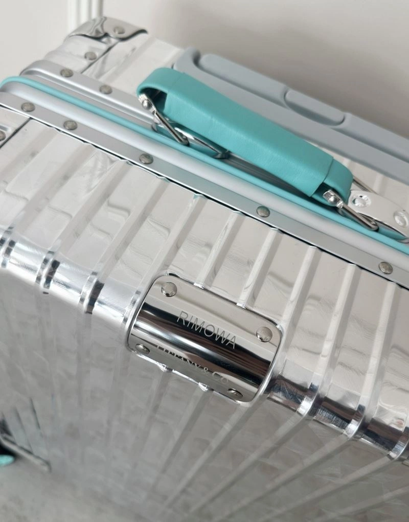 UrbanChic Rimowa x Tiffany Suitcase 69276