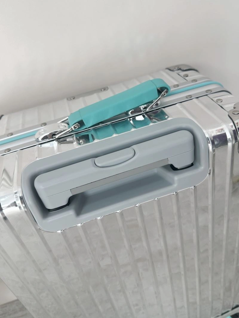 UrbanChic Rimowa x Tiffany Suitcase 69276