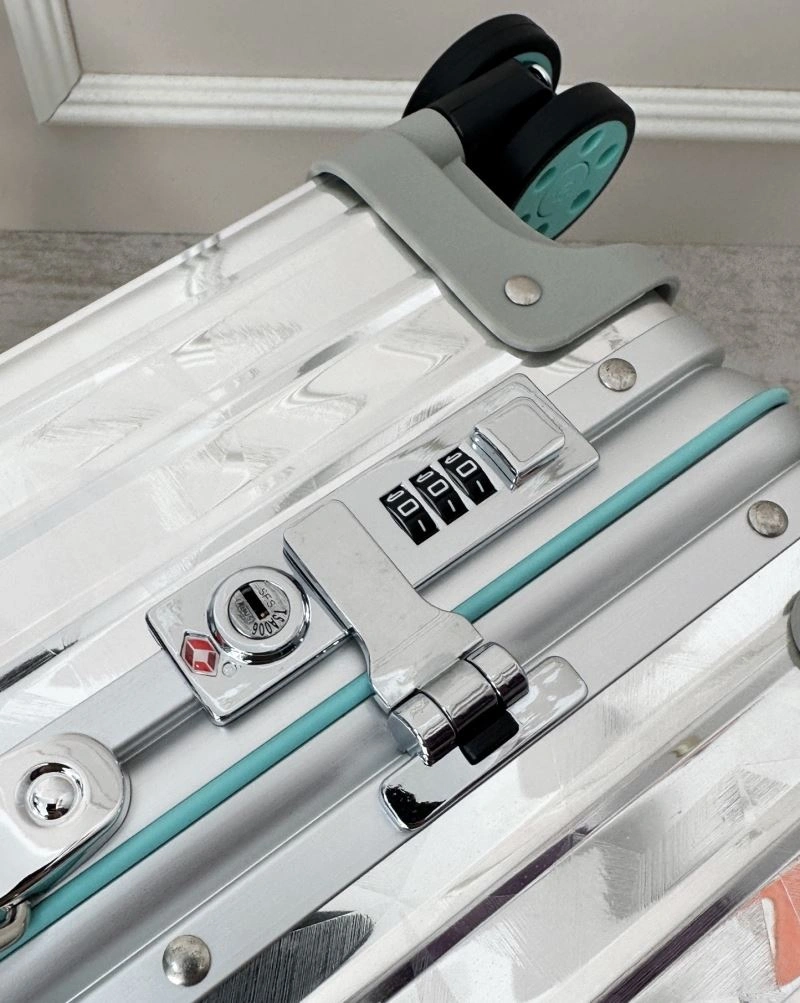 UrbanChic Rimowa x Tiffany Suitcase 69276