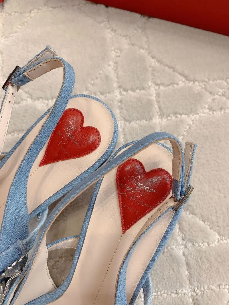 Fashionable Roger Vivier Sandals 9052