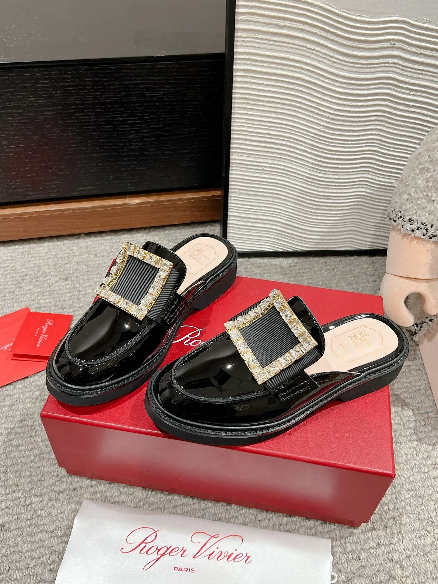 Sleek Roger Vivier Sandals 5842