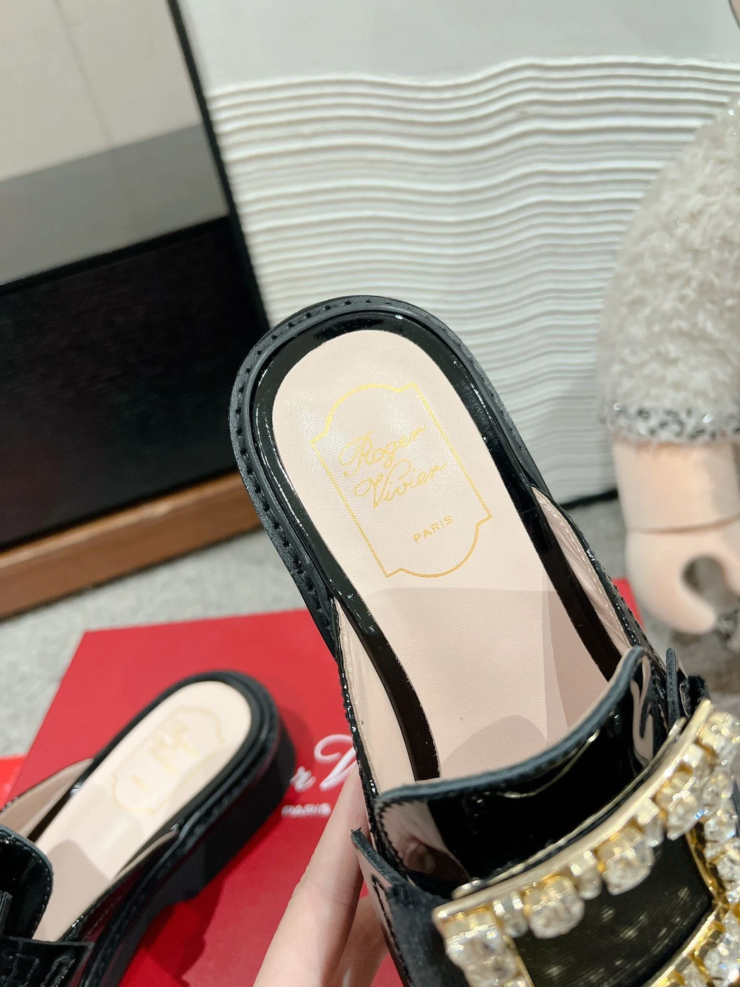 Sleek Roger Vivier Sandals 5842