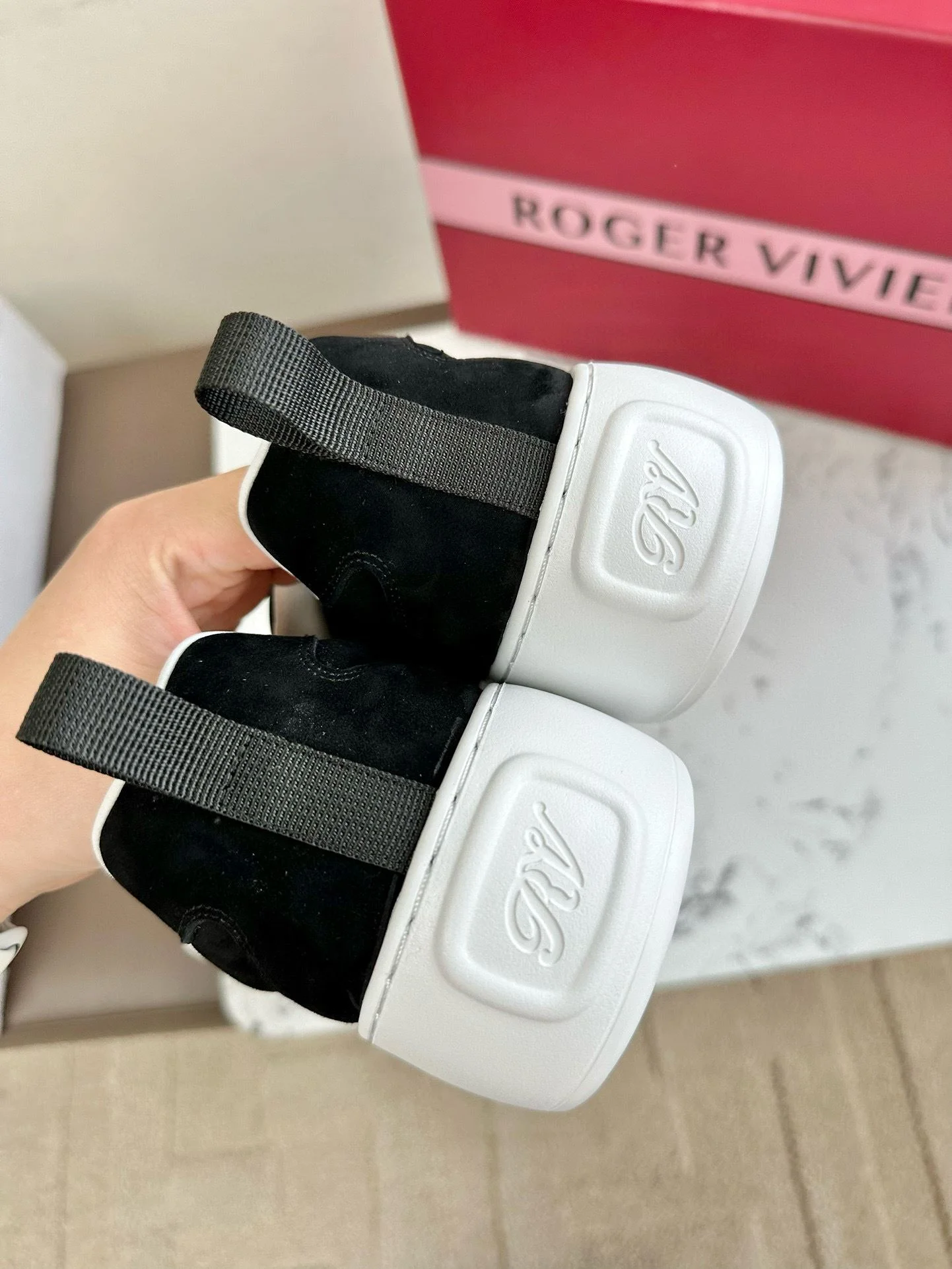 Trendy Roger Vivier Shoes 7325
