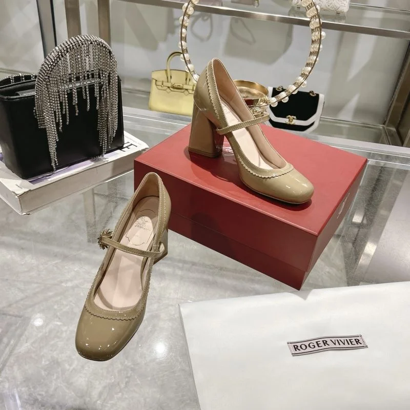 RelaxedFit Roger Vivier Shoes 11436