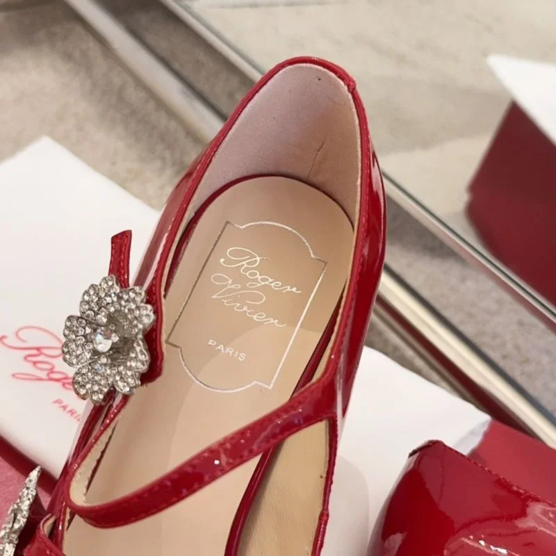 Minimalist Roger Vivier Shoes 11301