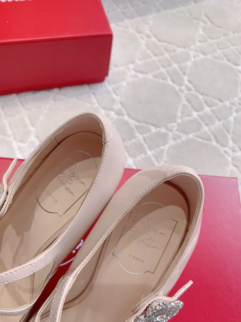 Roger Vivier Shoes Trendsetting 9030